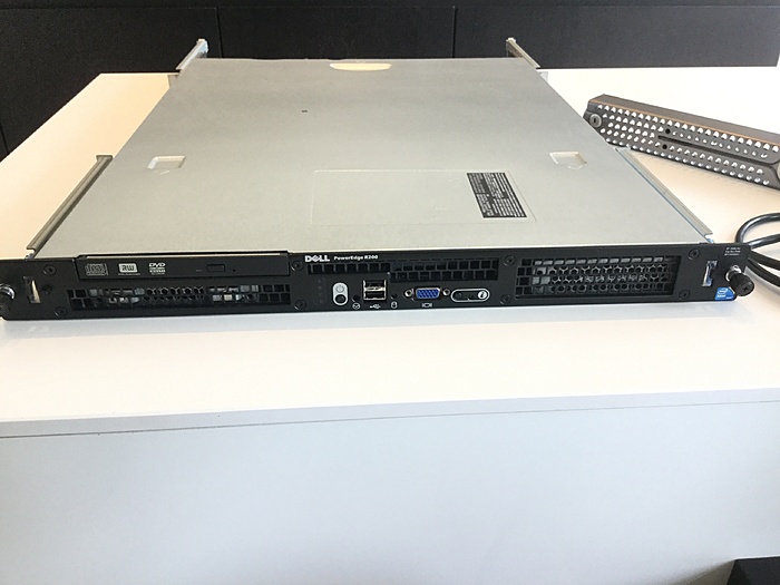 1x DELL R200 Xeon 3,16 ghz, 12 gb ram, 2x 250 gb hardware RAID + Supermicro 1U Atom-img_0072-jpg