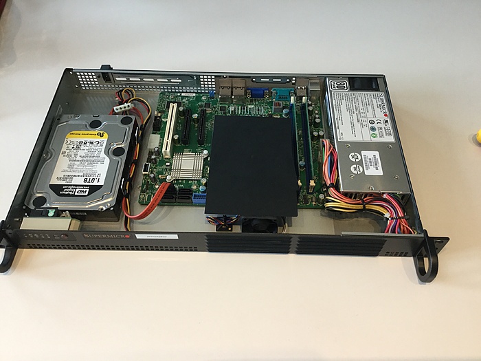 1x DELL R200 Xeon 3,16 ghz, 12 gb ram, 2x 250 gb hardware RAID + Supermicro 1U Atom-img_0054-jpg