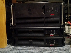 TK: APC UPS 5000/3000VA (2x; nieuwe accu's)-img_20120409_211052-jpg
