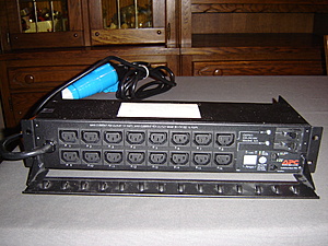 [TK] APC AP7922 Switched Rack PDU - 16 poort - 32 ampere-dsc07995-jpg