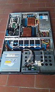 TK: 3 servers, crt monitor, paar rails. Af te halen, 0&euro;-2012-05-02-11-00-24-jpg