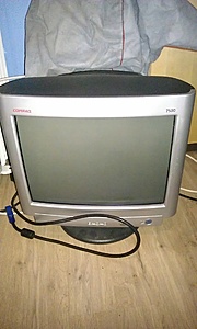 TK: 3 servers, crt monitor, paar rails. Af te halen, 0&euro;-2012-05-20-21-44-54-jpg