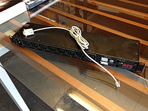 Stapeltje servers + PDU te koop (SuperMicro, Dell, APC)-apcap7921-jpg