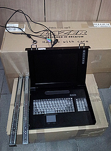 [TK] 1U rack console (scherm+keyboard+touchpad) 15" ... Vanaf &euro; 120 / stuk-console2-jpg