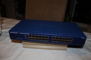 Netgear JGS524 24 port unmanaged gigabit switch-img_4390-jpg