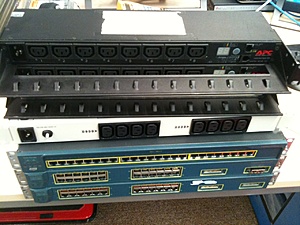 Te koop: APC &amp; Cisco apparatuur-apc-cisco-jpg