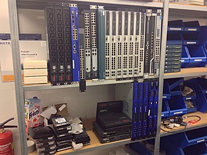 Heel veel netwerk/datacentre spullen uit failissement-foto-1-jpg
