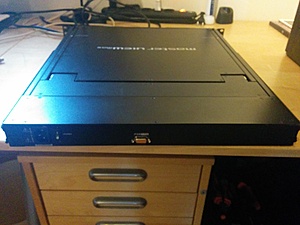 [TK] Aten CL1000 17" LCD KVM-aten_back-jpg