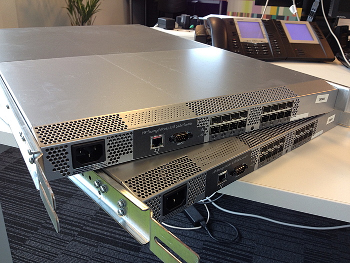 2x HP Storageworks 4/8 SAN Switch (A7984A)-img_3796-jpg
