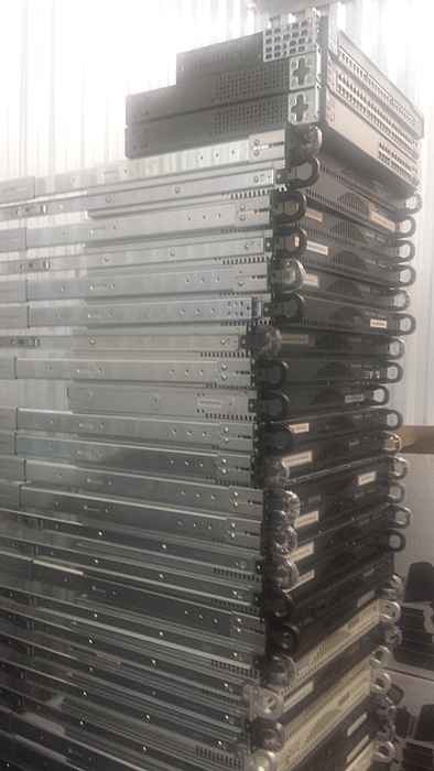 52 stuks Supermicro servers, (2x) APC PDU 24-ports, (2x) APC PDU 8-ports, HP Procurve-stapel-2-jpg