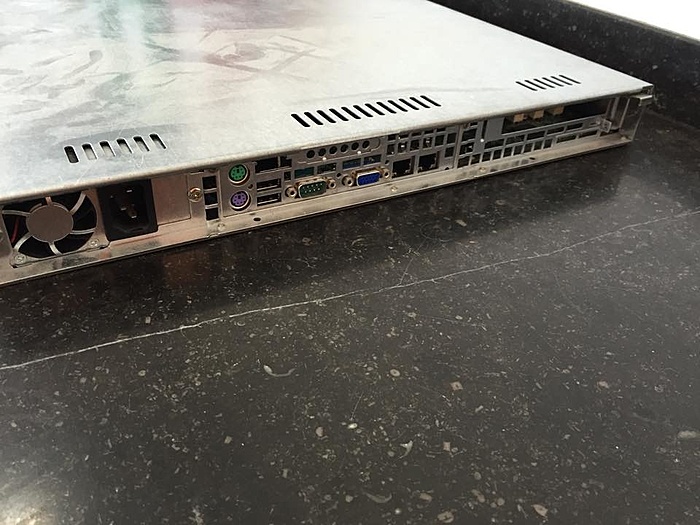 1u supermicro server Xeon E3-1240V2 - 16 GB DDR3 - 2 x 2 TB-1u-xeon-achter-jpg