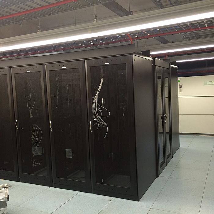 TK: Hot Aisle Containment System (12 racks) incl dakpanelen, deuren, etc.(APC/Wright)-foto_1-jpg