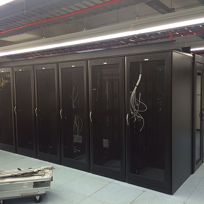 TK: Hot Aisle Containment System (12 racks) incl dakpanelen, deuren, etc.(APC/Wright)-foto_2-jpg