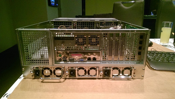[TKA] 4U 24-bay serverbehuizing voor EUR 399-4u-24-bay-2-jpg