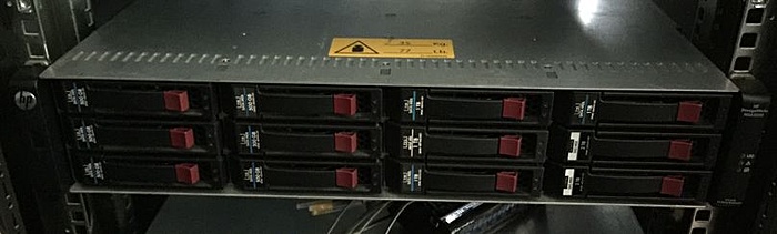 [TKA] HP MSA2000 (AJ749A) 2 I/O modules + Rails + 12 Caddies met Interposer-msa2000_3-jpg