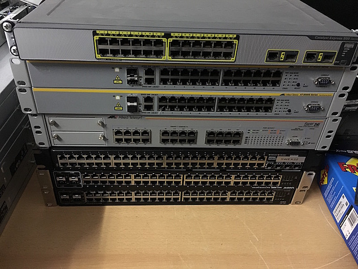 TK: 5x Dell R300 &amp; mini patchkast &amp; stapeltje switches-2016-06-14-12-09-48-jpg