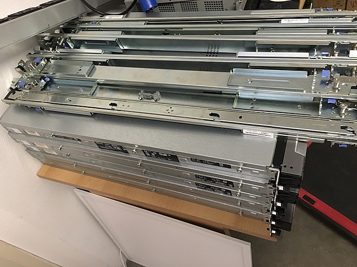 TK: 5x Dell R300 &amp; mini patchkast &amp; stapeltje switches-2016-06-14-12-06-34-jpg