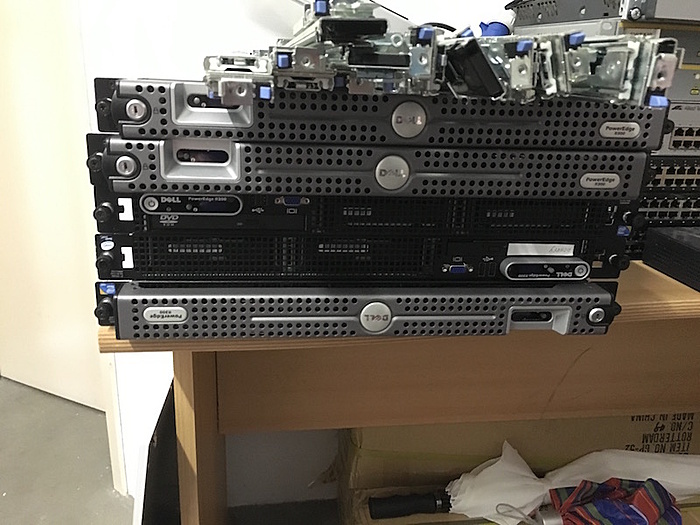 TK: 5x Dell R300 &amp; mini patchkast &amp; stapeltje switches-2016-06-14-12-06-24-jpg