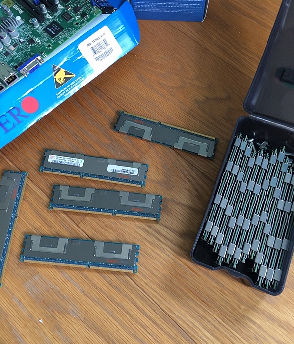TKA 17x 4 GB DDR3 ECC REG 1333 MHz-51ccd6ce66ea87459fb6496528d7cb5f-jpg