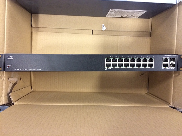 TKA: Diverse HP/Cisco gigabit switches en APC PDUs-img_4552-jpg