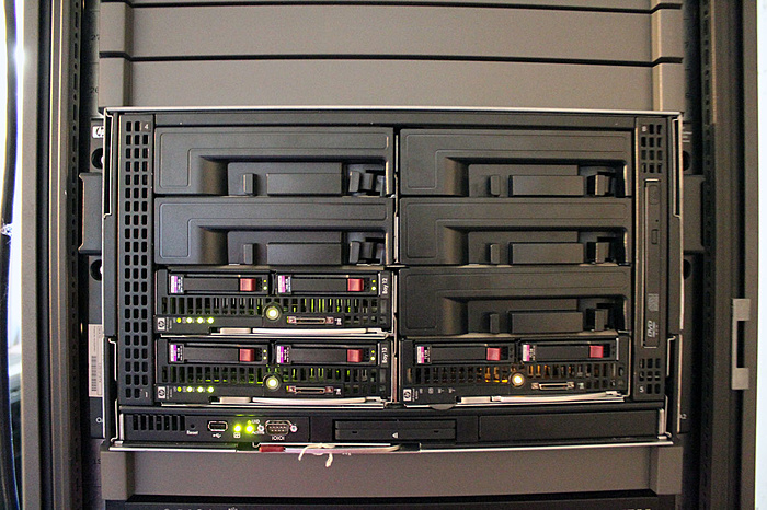 [TKA] HP C3000 / 8x BL460c G7 Blade Cluster-hp-c3000-1-jpg