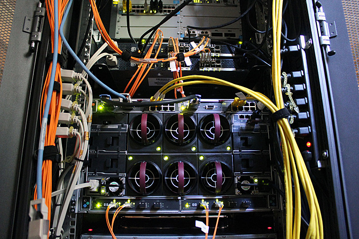 [TKA] HP C3000 / 8x BL460c G7 Blade Cluster-hp-c3000-2-jpg