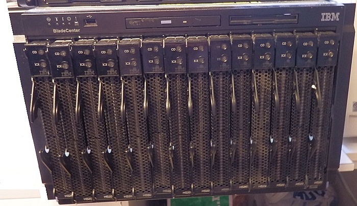 IBM BladeCenter Bladeserver Bladeservers inclusief 14 servers HS20 voor weinig-01-p7040011-uitgesneden-jpg