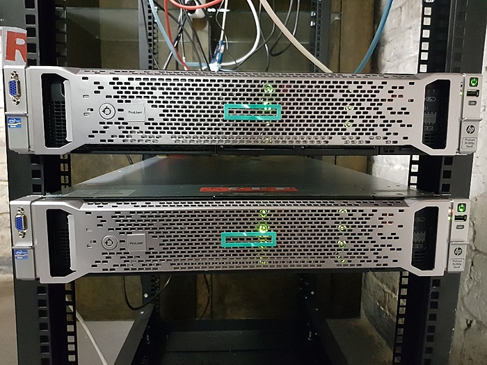 HP Proliant DL380p Gen8 2xE5-2660, 192GB RAM, 2x 480SSD, 6x 600GB SAS-front-jpg