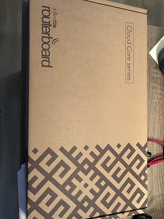 TKA: Nieuwe MikroTik CCR1036-8G-2S+EM-mo0bbl2-jpg