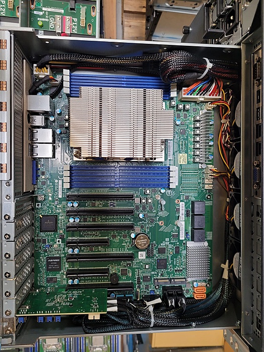 Echostream DSS448 4U (factory sealed) 48hdd bay-c9a58840-06d0-4343-8b52-5fba5ef5494d-jpg