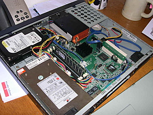 TK: 19'' 1U rackserver, 2,4GHz, 512 MB Ram, 250 GB HDD-dscn2370-jpg