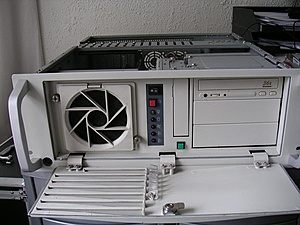 [TKA/R] 4U IEC-830, Abit moederbord met 2x500MHZ Celeron, 512 MB RAM-pict1708-jpg