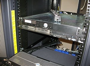 Dell Poweredge 2600 Server Opstelling + Dell Serverkast-360-jpg