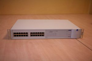[tk] 18 stuks 3com 3300 + 1000baseSX uplink - 75 euro!-tn_3com3300-jpg