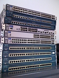 [TK] Diversen, Juniper M10i, PICs, Foundy's, Cobalts en 19" racks-sw1-jpg