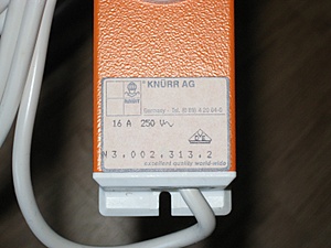 [TKA] Powerbar, Minkels plinten, UPS Rails-img_0082-jpg