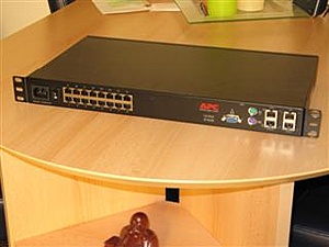 [TK] APC KVM-over-IP-ap5405-1-jpg