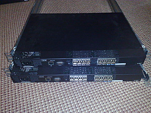 [TKA] 2x SAN16B-2 (2005-B16) 4Gb fiber switch 16 ports-01062008168-jpg