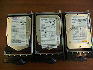 TK: Geheugen, Spareparts voor IBM servers en twee switches-bp-spare-disk-jpg
