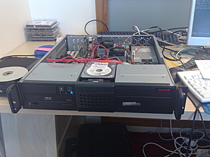 [TK] 2U rackserver-10062008023-jpg