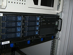 [TK]server 2Xdualcore, 6GB ram, 8XSCSI hotswap, raid-44b6_3-jpg