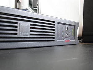[TK] APC Smart-UPS 3000-ups2-medium-jpg