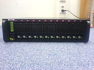 TK: 8 x schijfarray/storage dozen: TopRAID Model: P12U3D-dsc01051-jpg