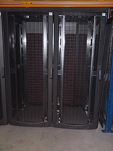 TK: HP 19" Racks-dsc00020-jpg