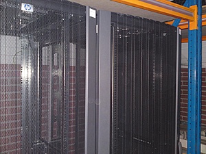 TK: HP 19" Racks-dsc00021-jpg