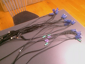 APC kvm + APC ip extender (16 poort kvm-ip setup)-imag0061-jpg