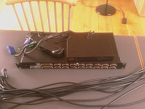 APC kvm + APC ip extender (16 poort kvm-ip setup)-imag0063-jpg