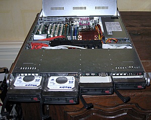 [TK] SuperMicro P4 - 1 gb - 2x160 gb - 4 HDD swaps-img_3129-jpg