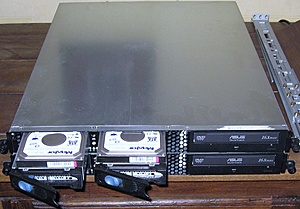 [TK] 2 x Asus 140R - E1 Server 19" 1u P4 3,0GHz 2 Hdd swap-img_3131-jpg
