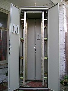 [TK]  6x 46U rack + legplankjes-rack_front_open-jpg
